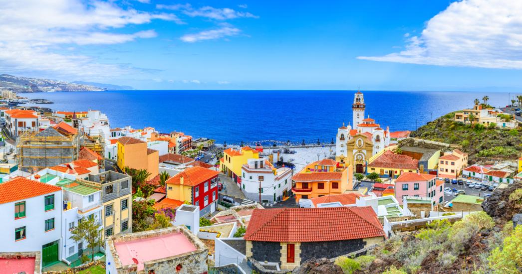 TENERIFE dorpje zee.jpg