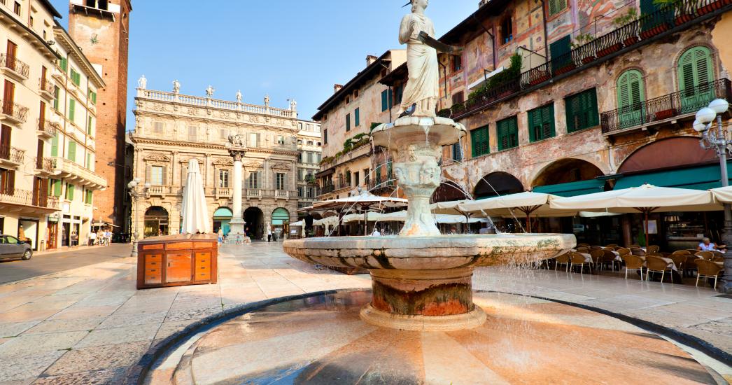 Italië-Adige-Verona-Piazza delle Erbe