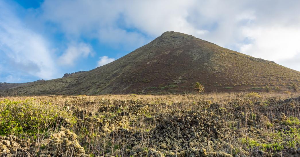 Lanzarote_corona volcano.jpg