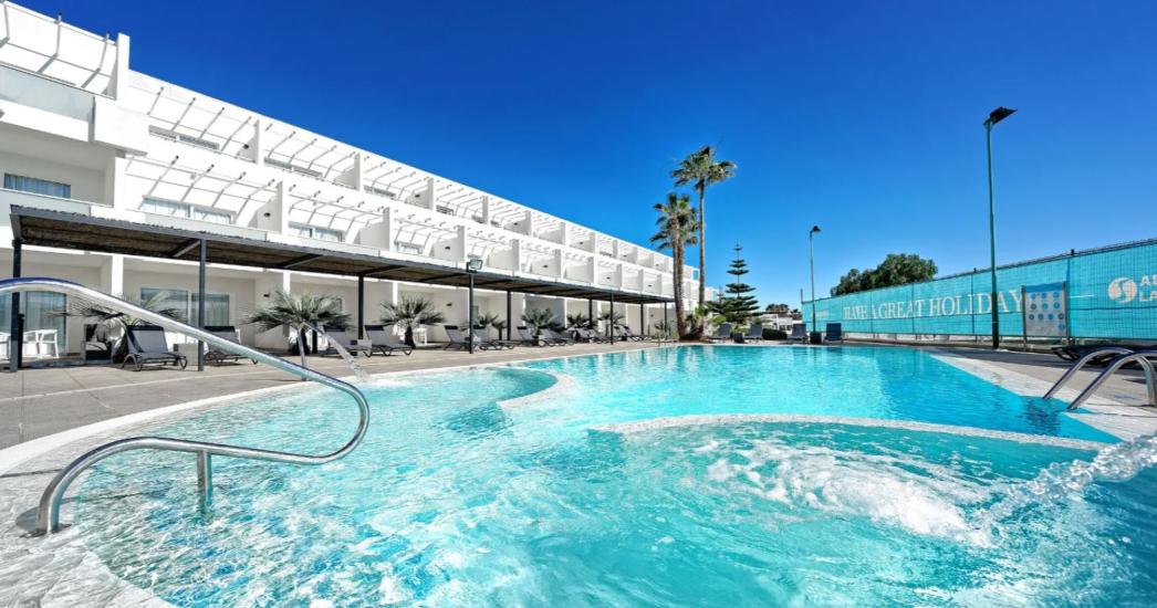 Lanzarote hotel Aequora Suites zwembad