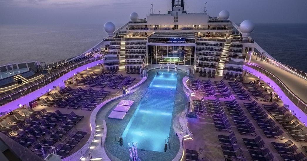 MSC World Europa - zwembad buiten