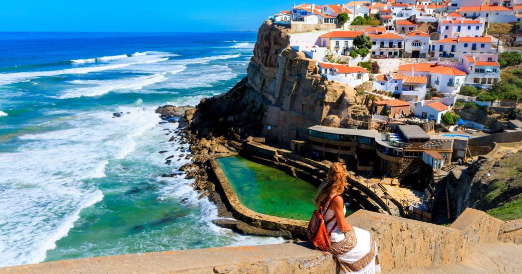 Portugal - Azenhas Do Mar - vrouw